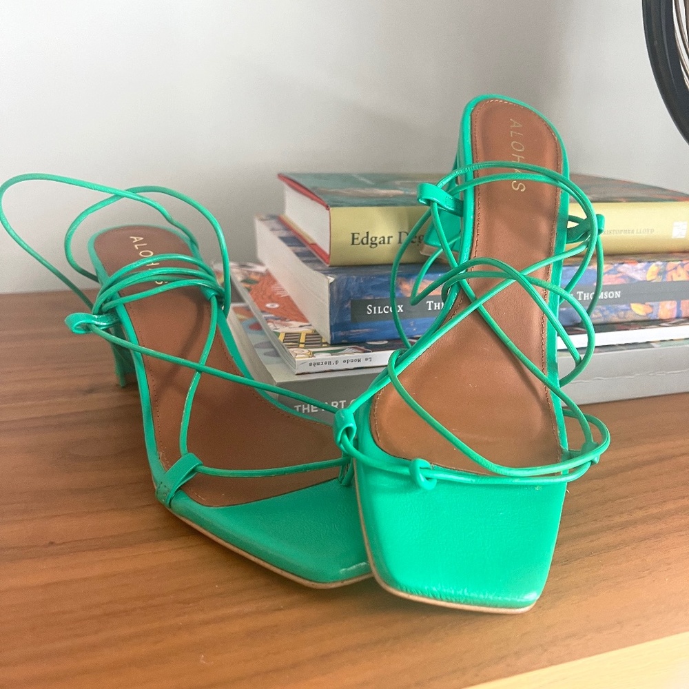ALOHAS Green Strappy Square-Toe Heeled Sandals